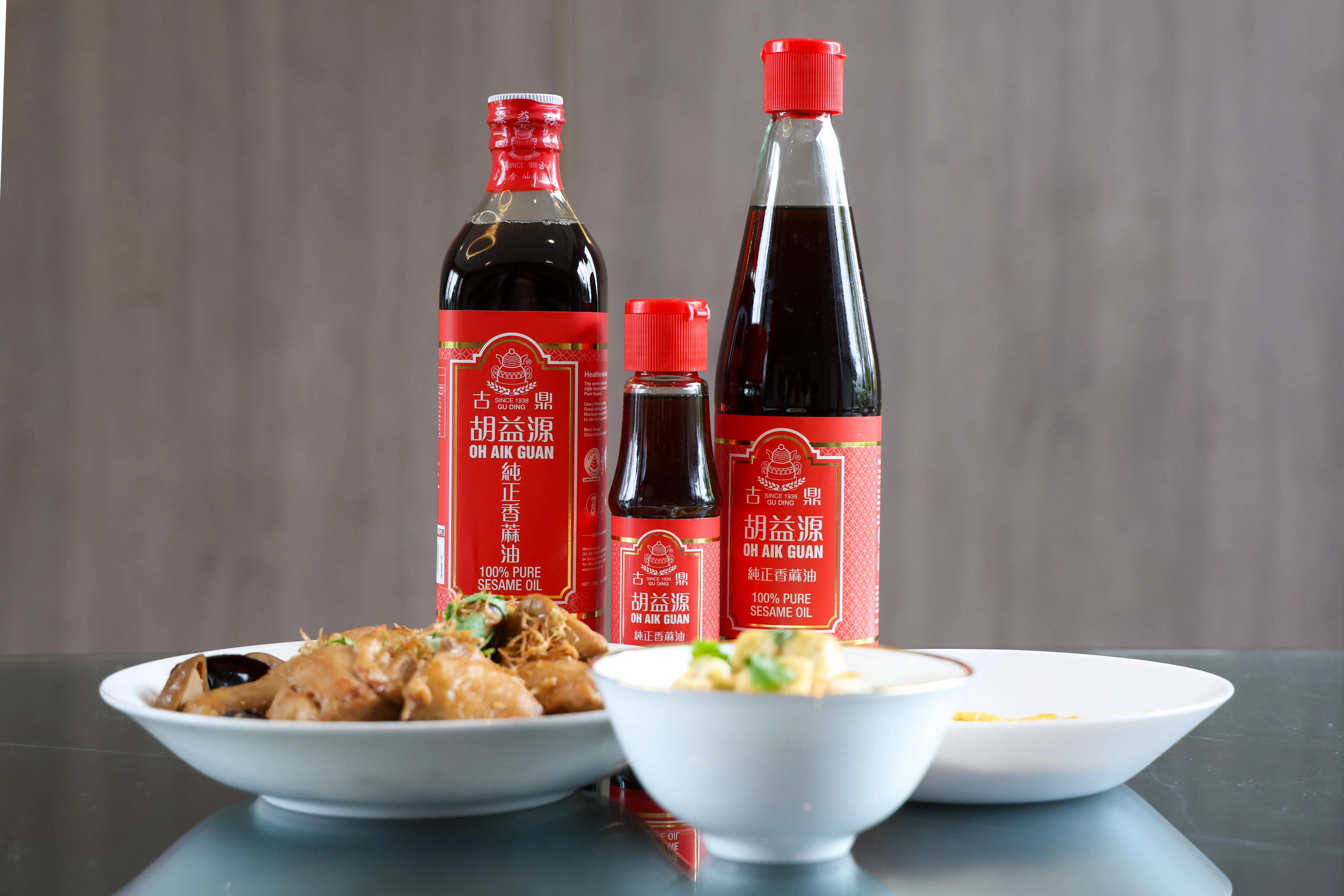采用热压工艺制作的胡益源古鼎纯正香麻油。（陈斌勤摄）