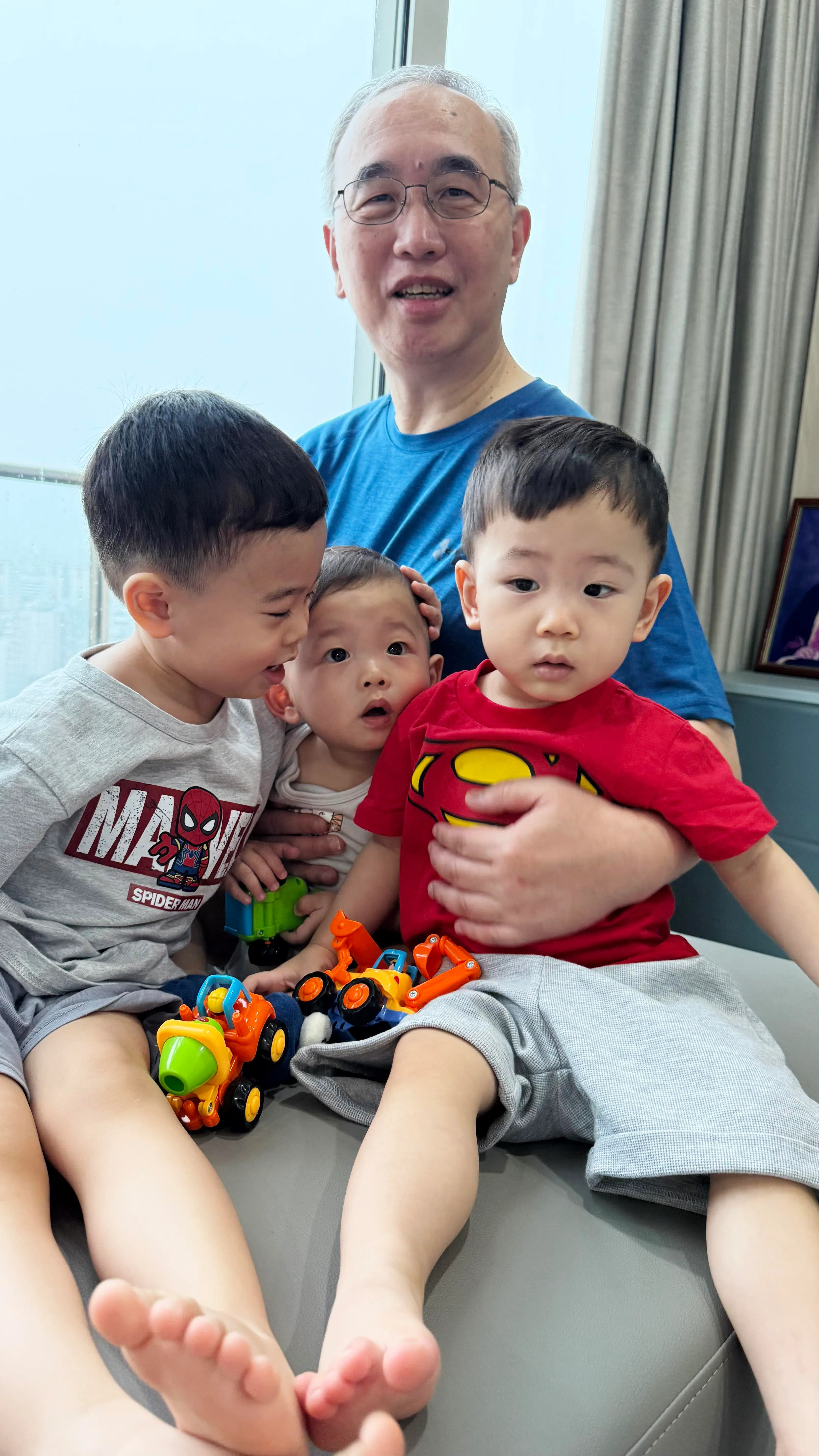 三个年龄介于11个月大到四岁的男孙，是林诗晖的心头肉，也是他的快乐泉源。（受访者提供）