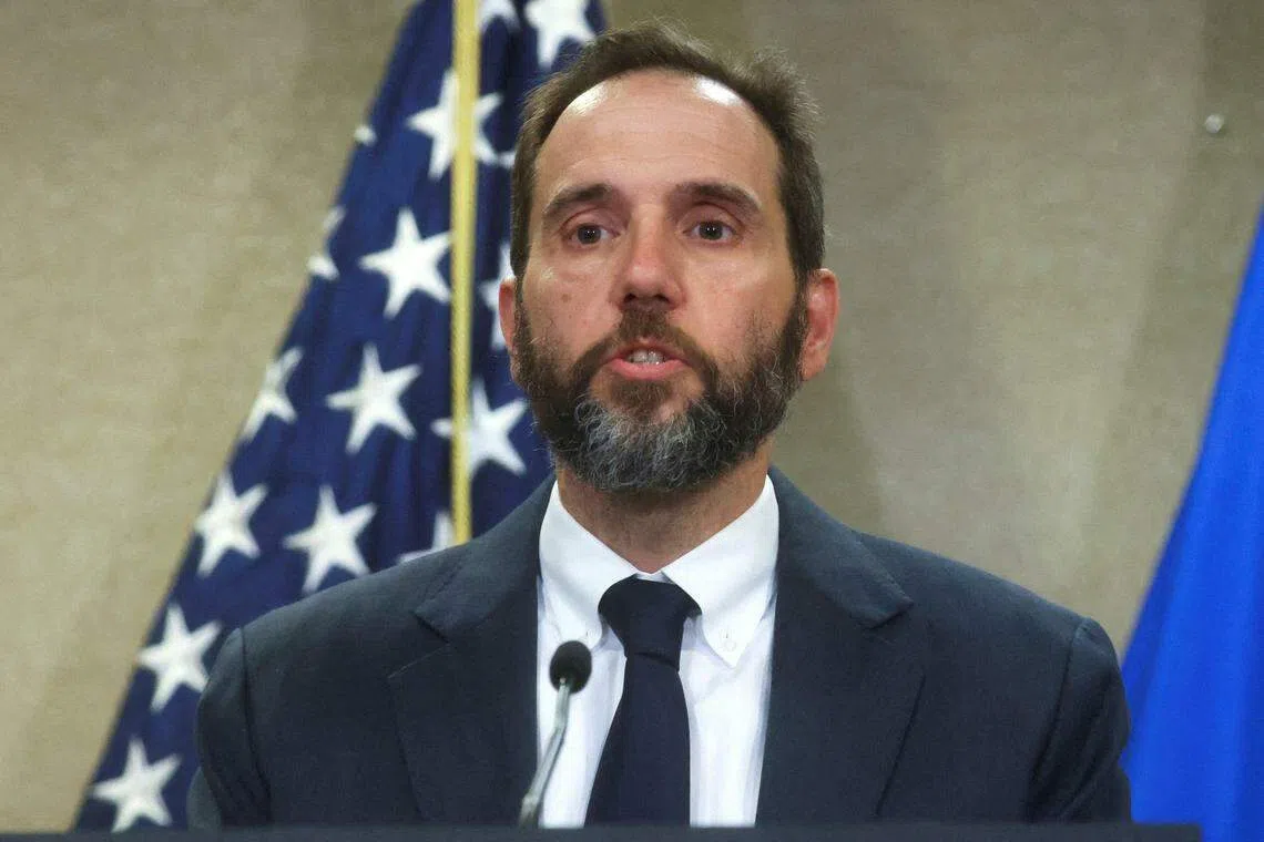 特朗普和他的盟友在社交媒体上点名攻击史密斯（图）调查团队，使他们面临安全威胁。（路透社）