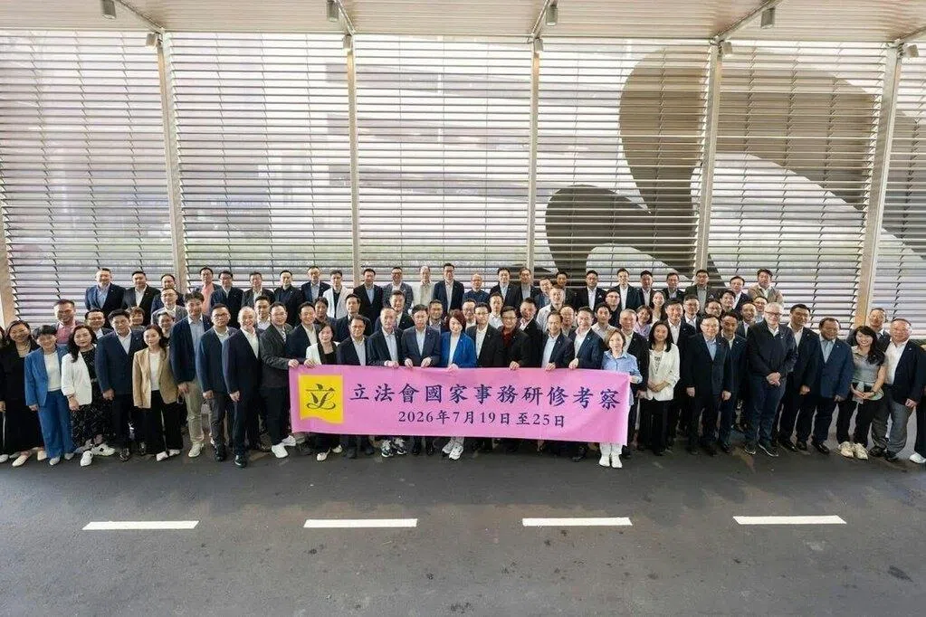 香港全体立法会议员访京研修考察一周