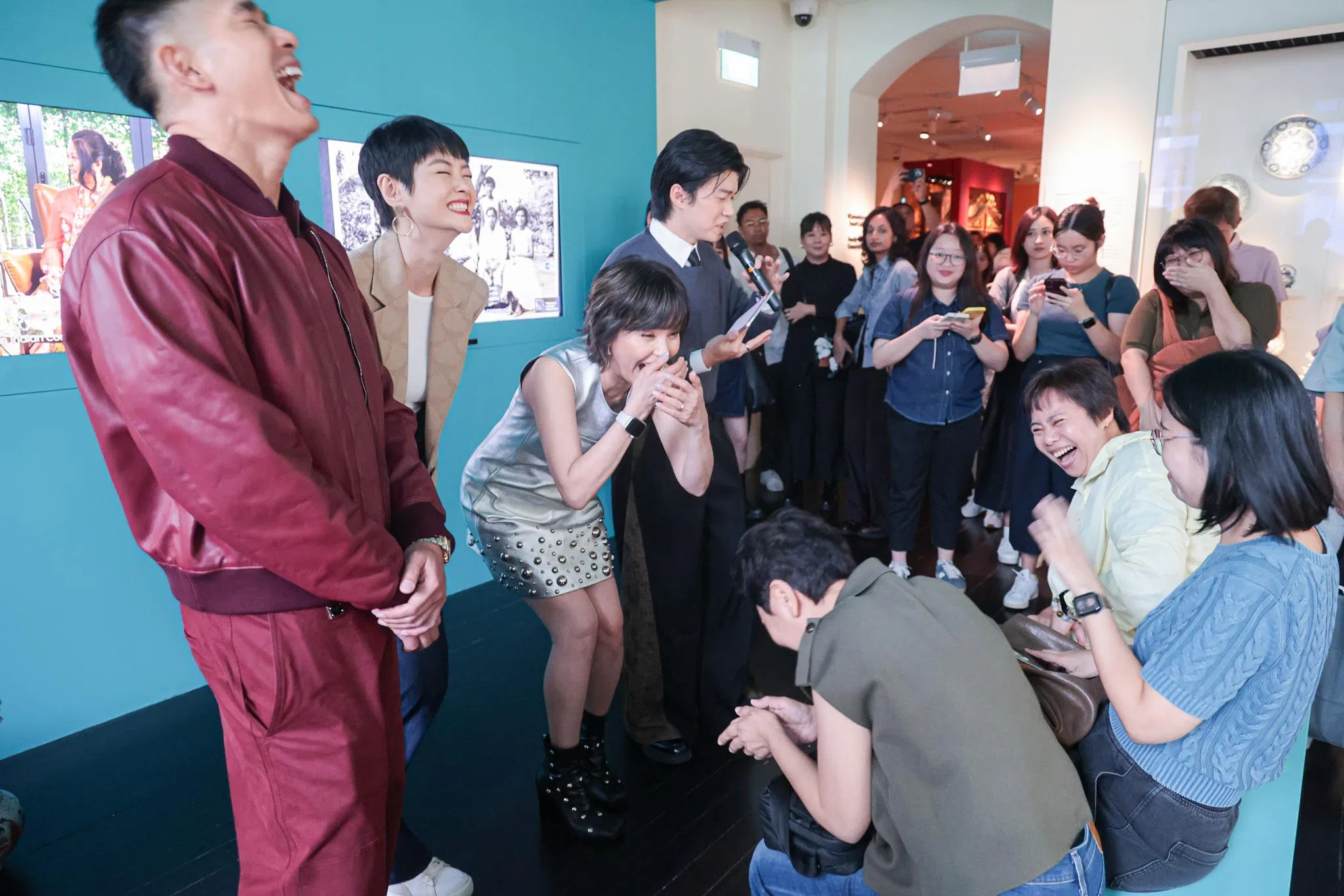 黄俊熙（左起）、沈琳宸和郑惠玉跟媒体互动。（李冠卫摄）