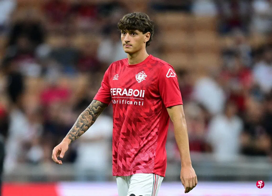 意甲首秀替补上阵墨索里尼曾孙助克雷莫内塞登顶| 联合早报