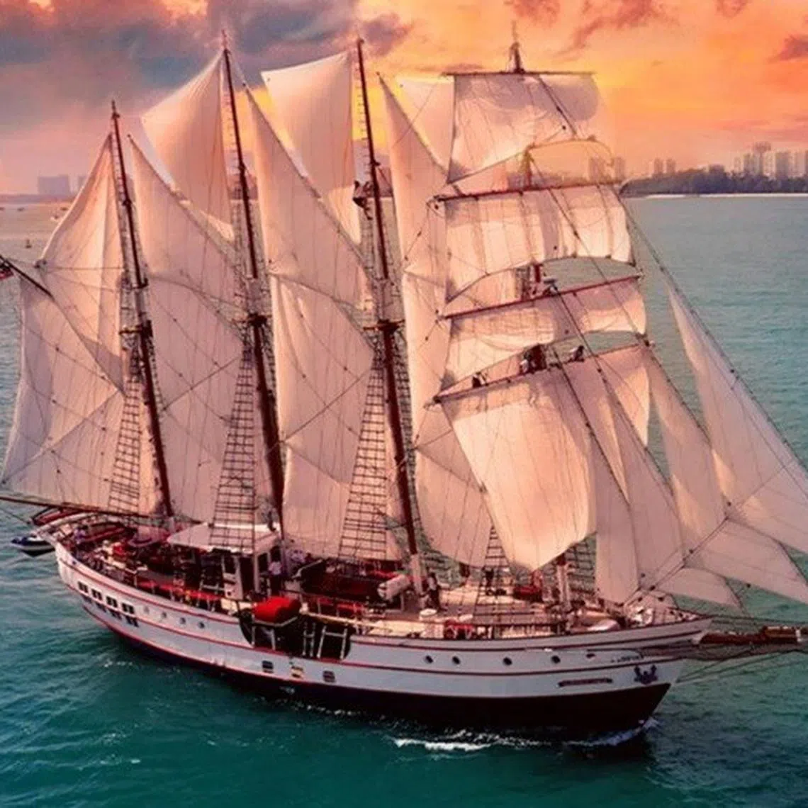 皇家信天翁有四根高耸桅杆和22张风帆。（商家提供）