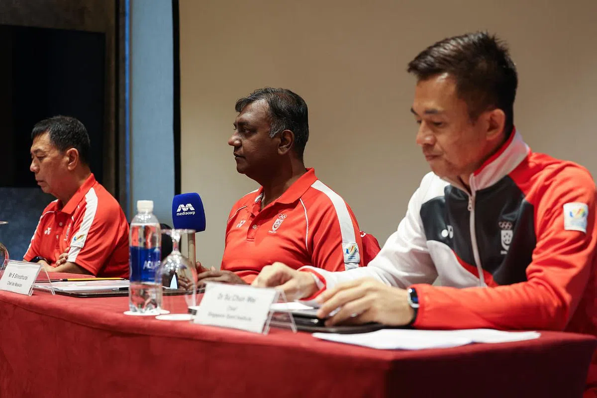 全国奥理会主席曾成兴（左起）、新加坡代表团团长辛纳杜莱及新加坡体育学院司长苏淳伟博士昨天出席了东运会总结记者会。三人表示，新加坡队的整体表现达到预期，但有些团队需要做自我检讨。（李健玮摄）