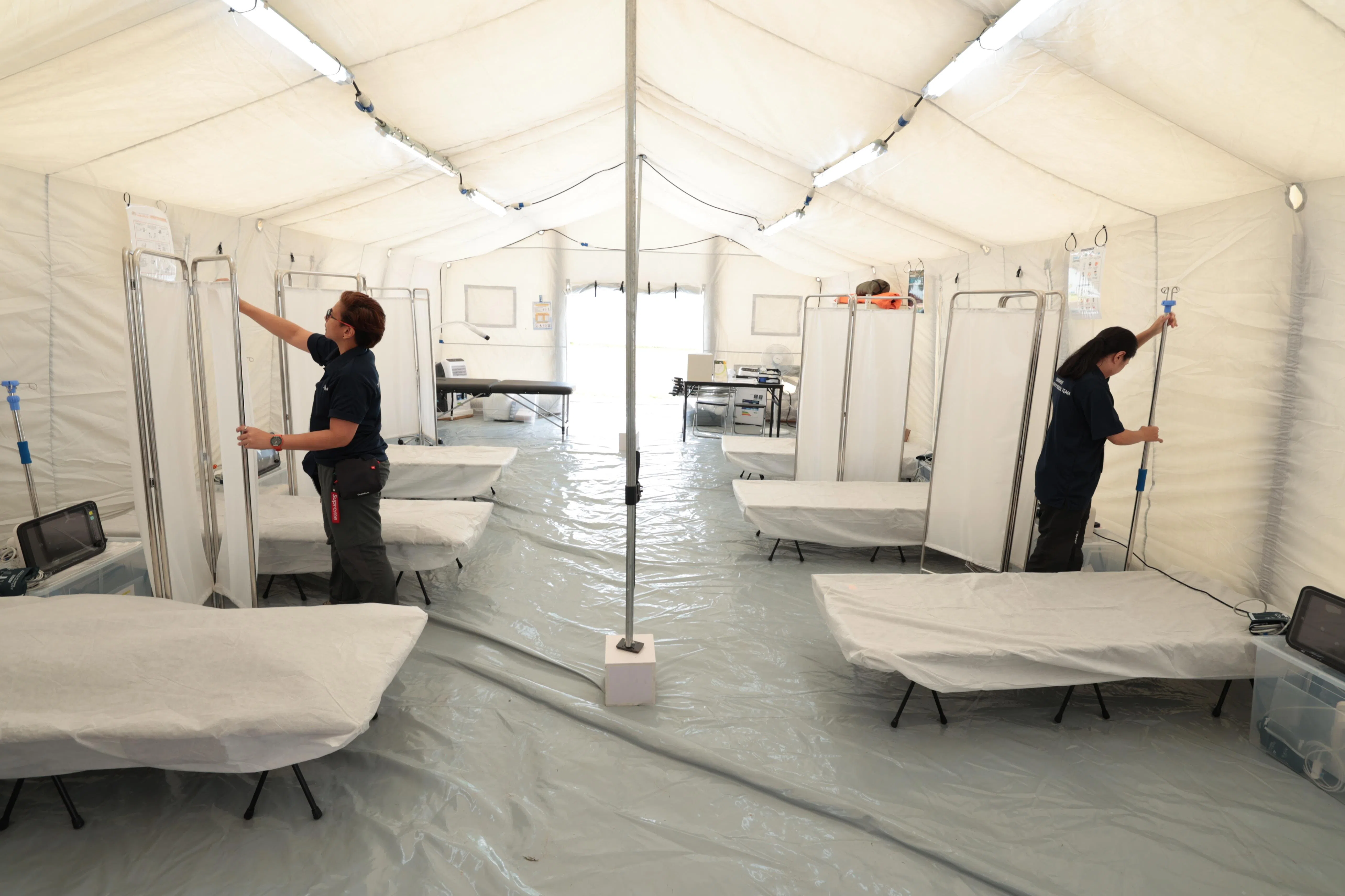 临时医疗区每天可接诊超过100名患者，提供长达两周的综合医疗服务。（梁麒麟摄）