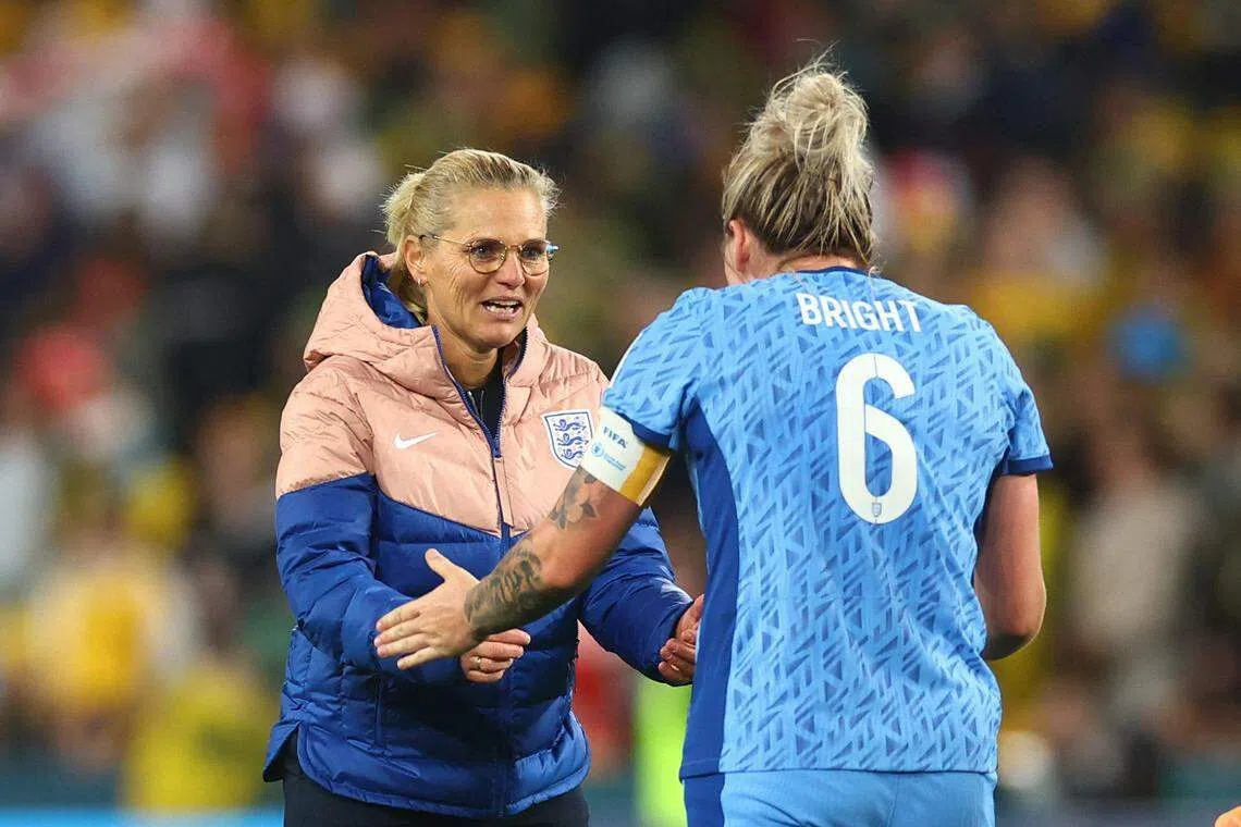 时隔四年，荷兰籍主帅萨琳娜带领英格兰闯入决赛，成为世界杯历史上首位带领不同球队闯入决赛的主帅。（路透社）