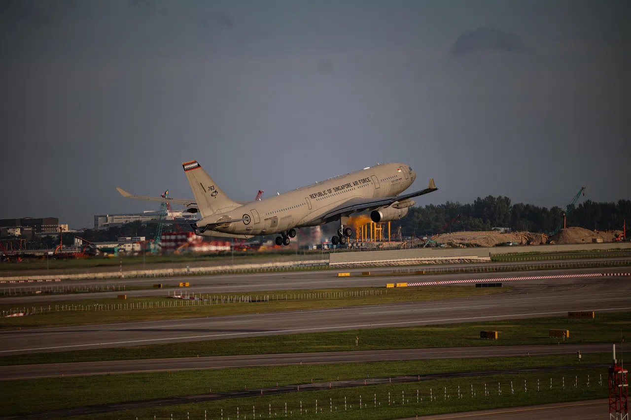 运载物资和人员的A330多用途添油运输机（Multi-Role Tanker Transport），星期三早上从樟宜空军基地起飞。（关俊威摄）
