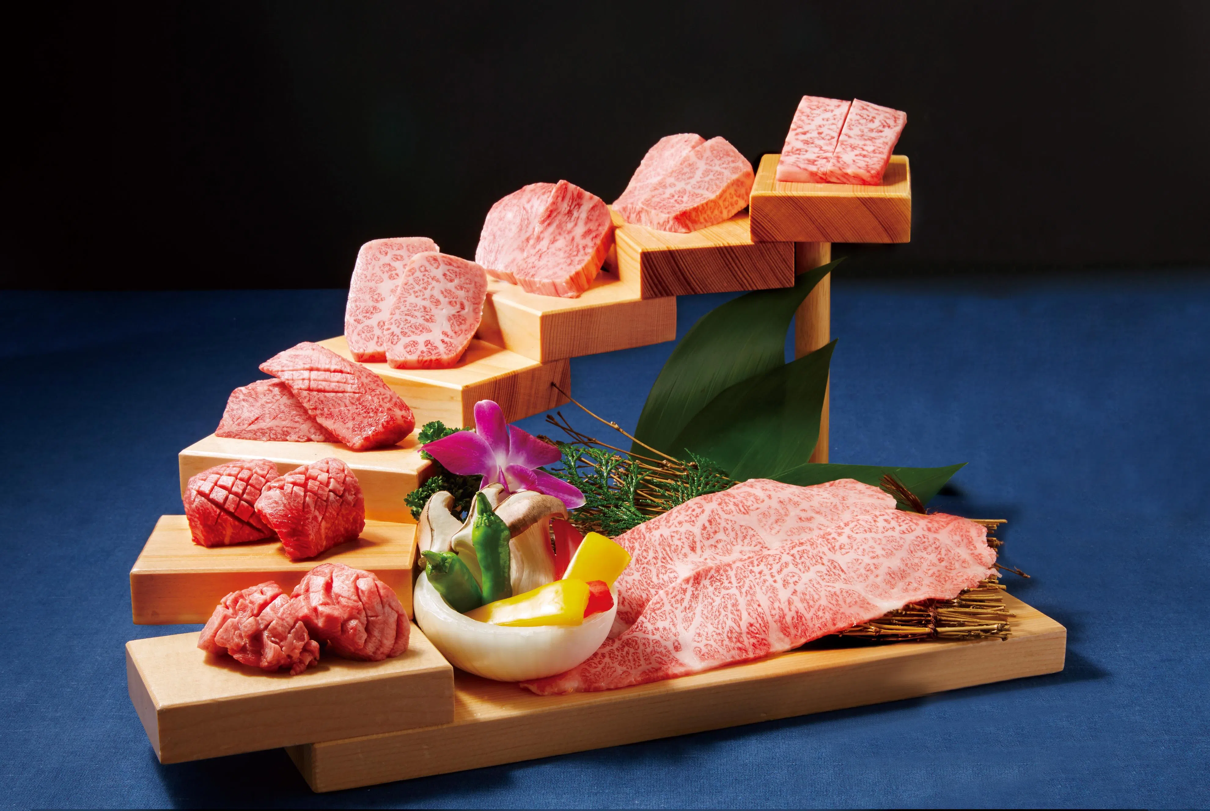 牛兵卫的厨师做主套餐提供八款烧肉拼盘组合。（餐馆提供）