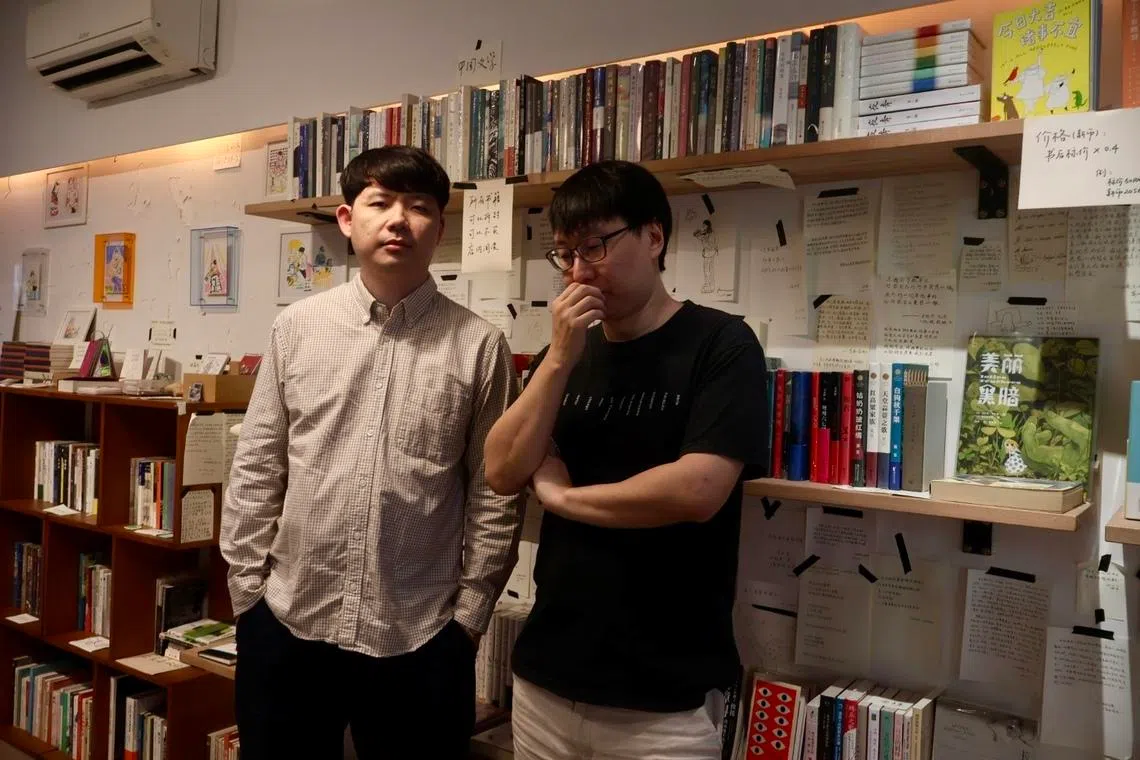 两位书店负责人都身兼数职，打造复合书店环境，开拓出版出品业务。（张子奕摄）