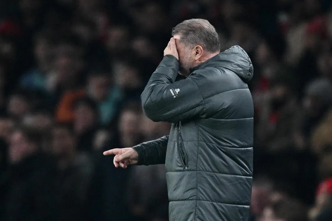 热刺被翻盘，近九场联赛仅胜一场，主帅波斯特科格鲁气得“没眼看”。（路透社）