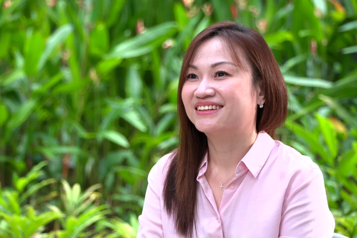 吴楚眉在获得永久居民权的12年后，才认真考虑转换国籍。（视频截图）