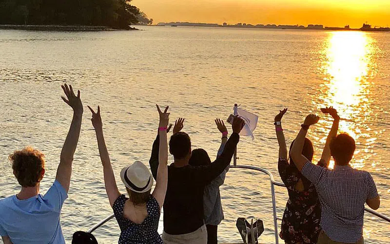 跟随游艇出海畅游新加坡南部岛屿。（图/圣淘沙提供）