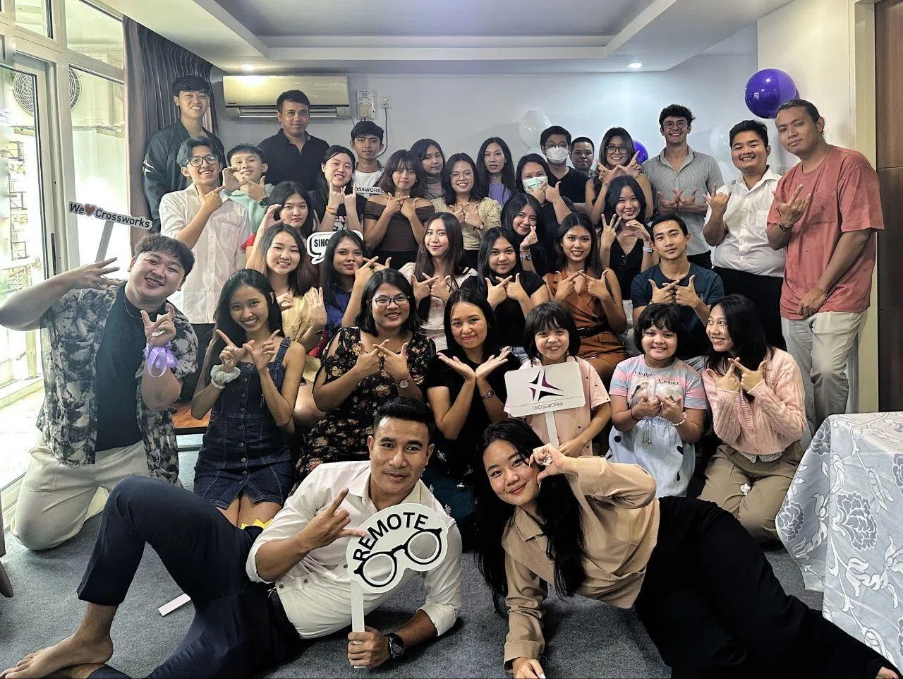 在Crossworks团队办公的人员已经超过120人，多数受雇于新加坡企业。（受访者提供）