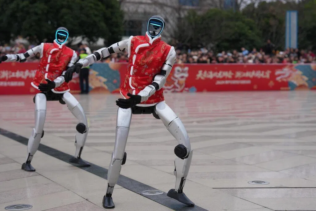 人形机器人和外交成中国两会两大热点话题 