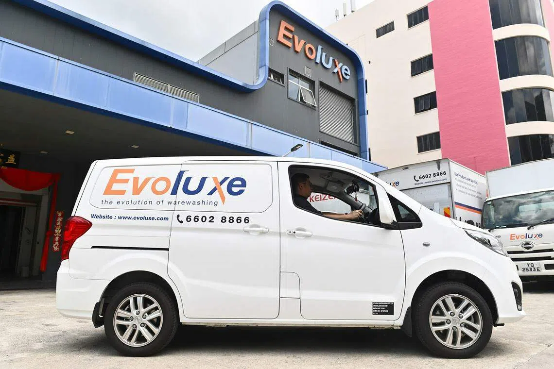 佳益子公司Hygieia Warewashing从大华银行的U-Drive计划中获益，成功过渡到使用商用电动货车。图为Hygieia旗下洗碗机器品牌益富乐（Evoluxe）。（特约摄影谭淑慧摄）