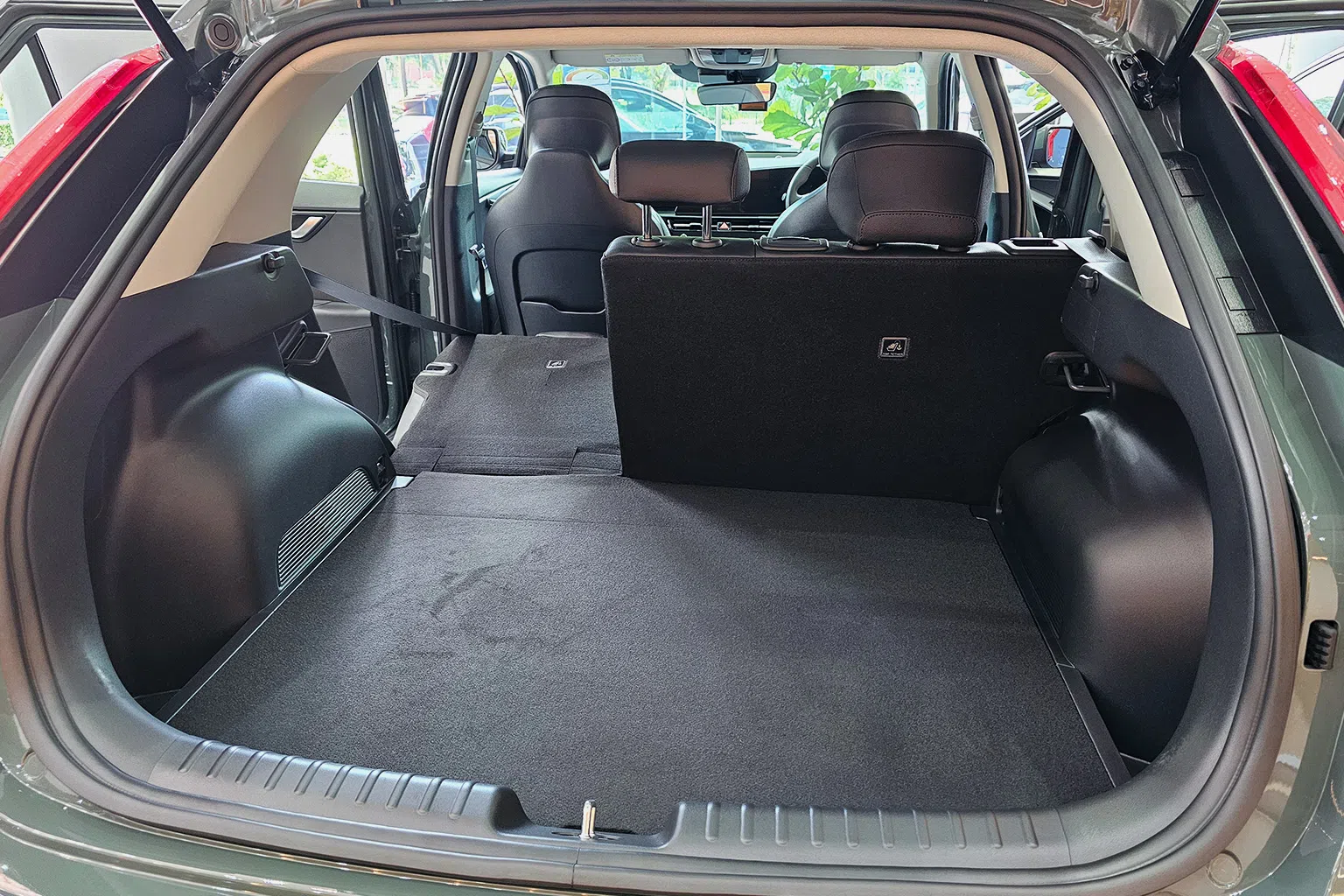 原有的451升行李厢空间，在折叠其中一个乘客座椅就能进一步增加。（图/新报业媒体）