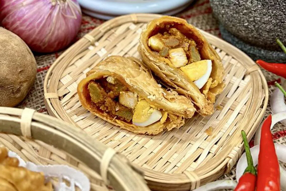 芳林咖喱角是老字号“东陵酥皮咖喱角”的清真版本，以招牌咖喱鸡马铃薯鸡蛋最受欢迎。（品牌提供）