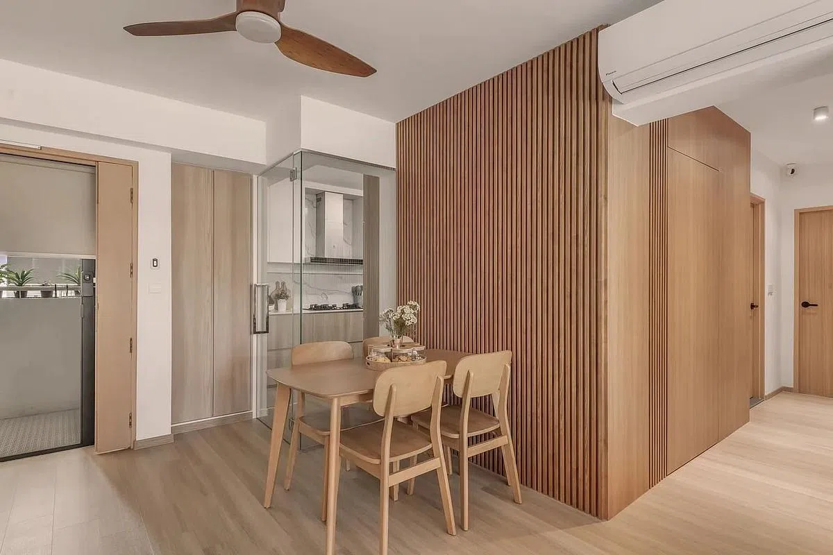 饭厅的凹槽面板颇有艺术感。（Fyner Interior提供照片）