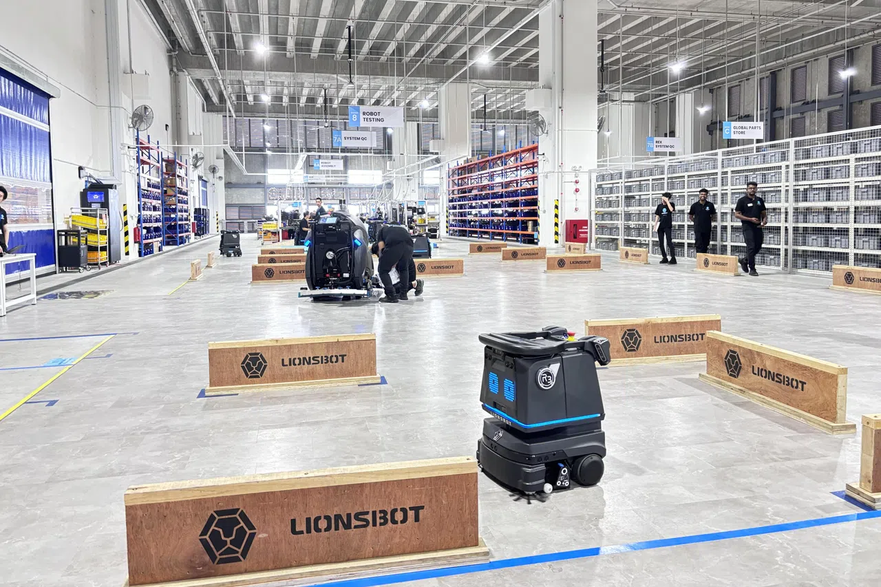 LionsBot新工厂位于裕廊集团承建的工业楼Kranji Green内，占地近5000平方米。（黎康摄）
