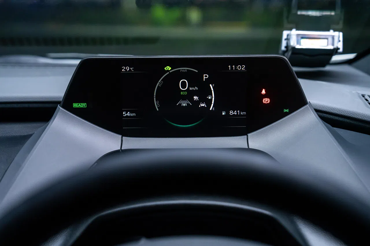 方向盘后方有一块7英寸全液晶仪表，显示各种行车资讯。（车商提供）