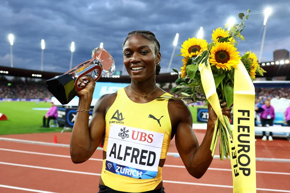 在上个月的苏黎世钻石联赛中，圣卢西亚女飞人朱利安夺得女子百米冠军，这是她连续两年在钻石联赛夺冠。（路透社）