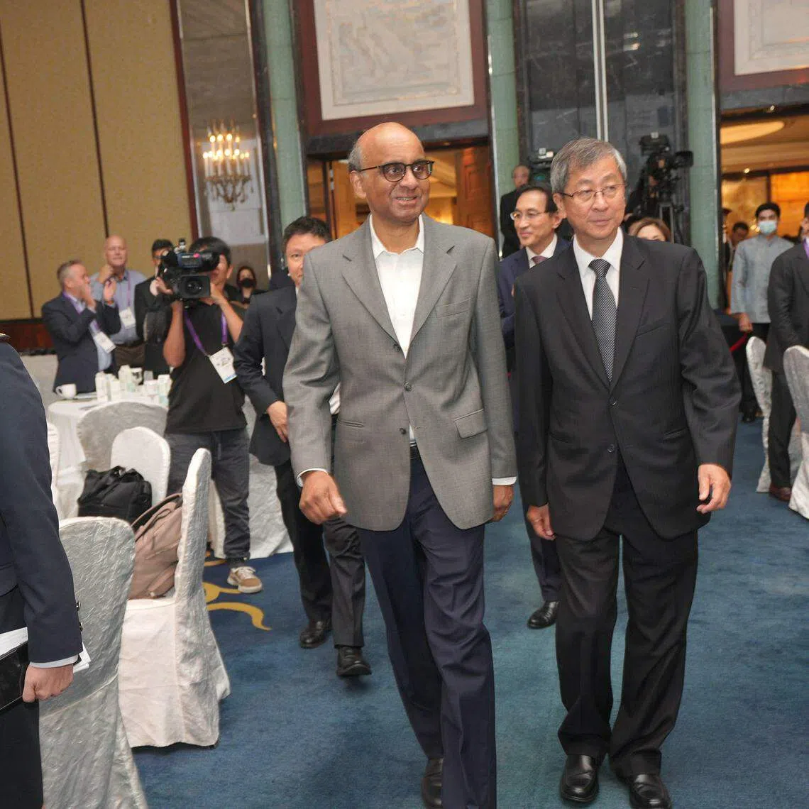 总统尚达曼（左）在淡马锡控股董事长林文兴（右）的陪同下，以亚洲公益联盟荣誉赞助人的身份出席亚洲慈善峰会。（淡马锡信托基金会提供）