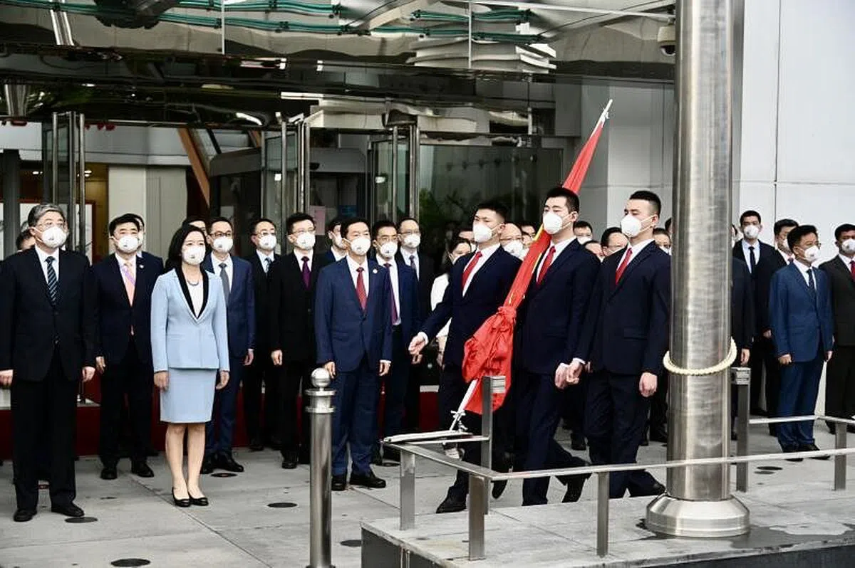 香港中联办周五早上举行升旗礼。（中新社）