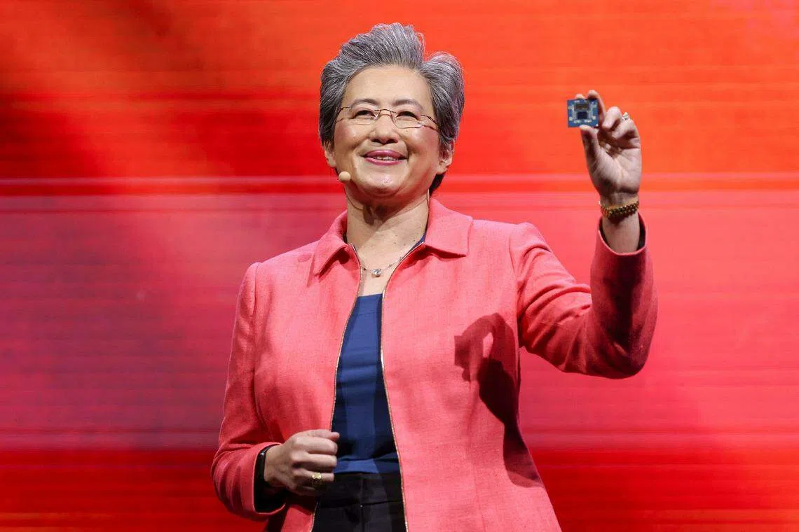 超微半导体（AMD）首席执行长苏姿丰6月初访问台湾出席台北国际电脑展，并传出评估投资新台币50亿元，在台湾设研发中心。图为苏姿丰6月3日在台北国际电脑展发表专题演讲。（法新社）