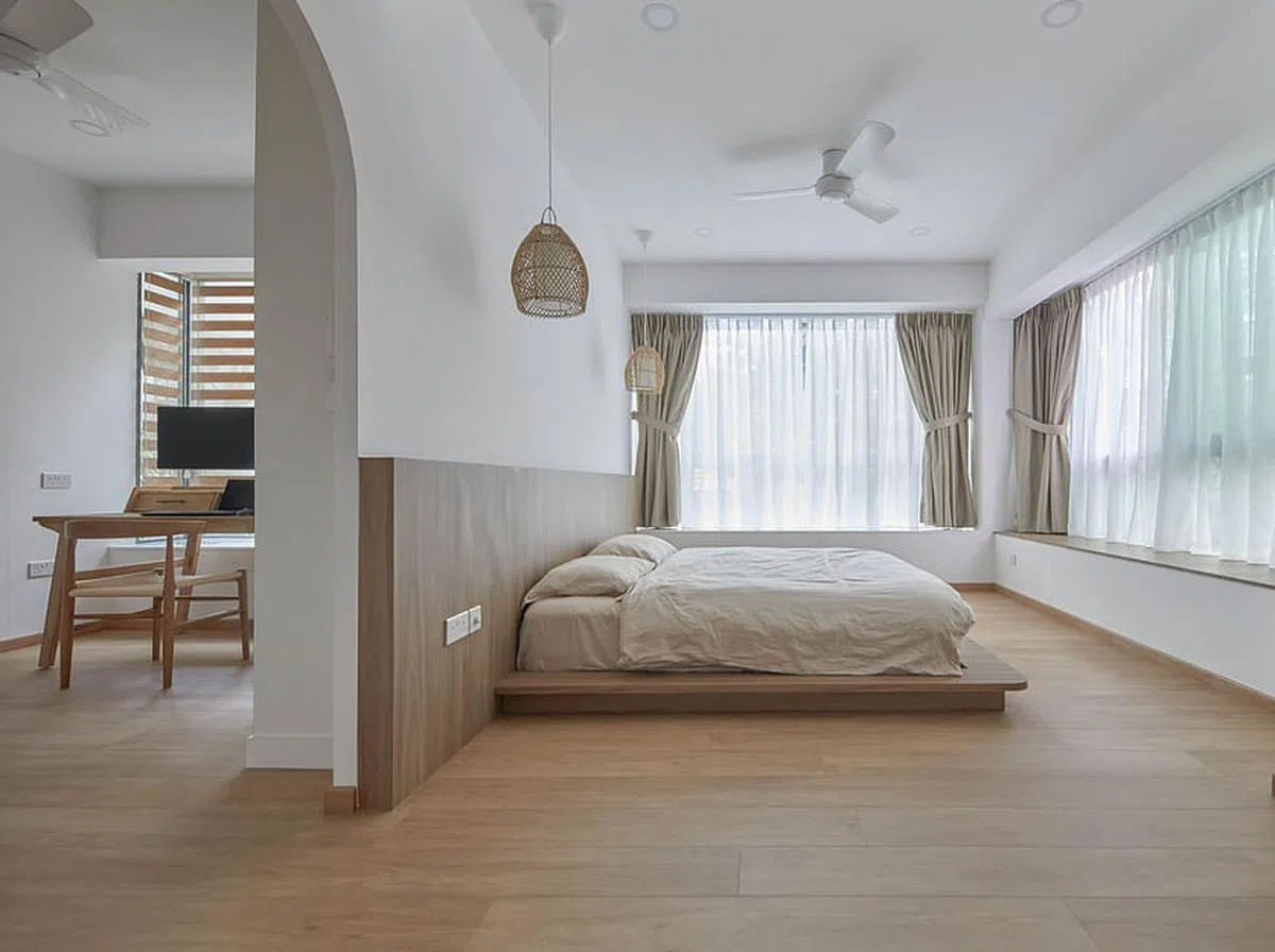 主卧一墙之隔是工作室。