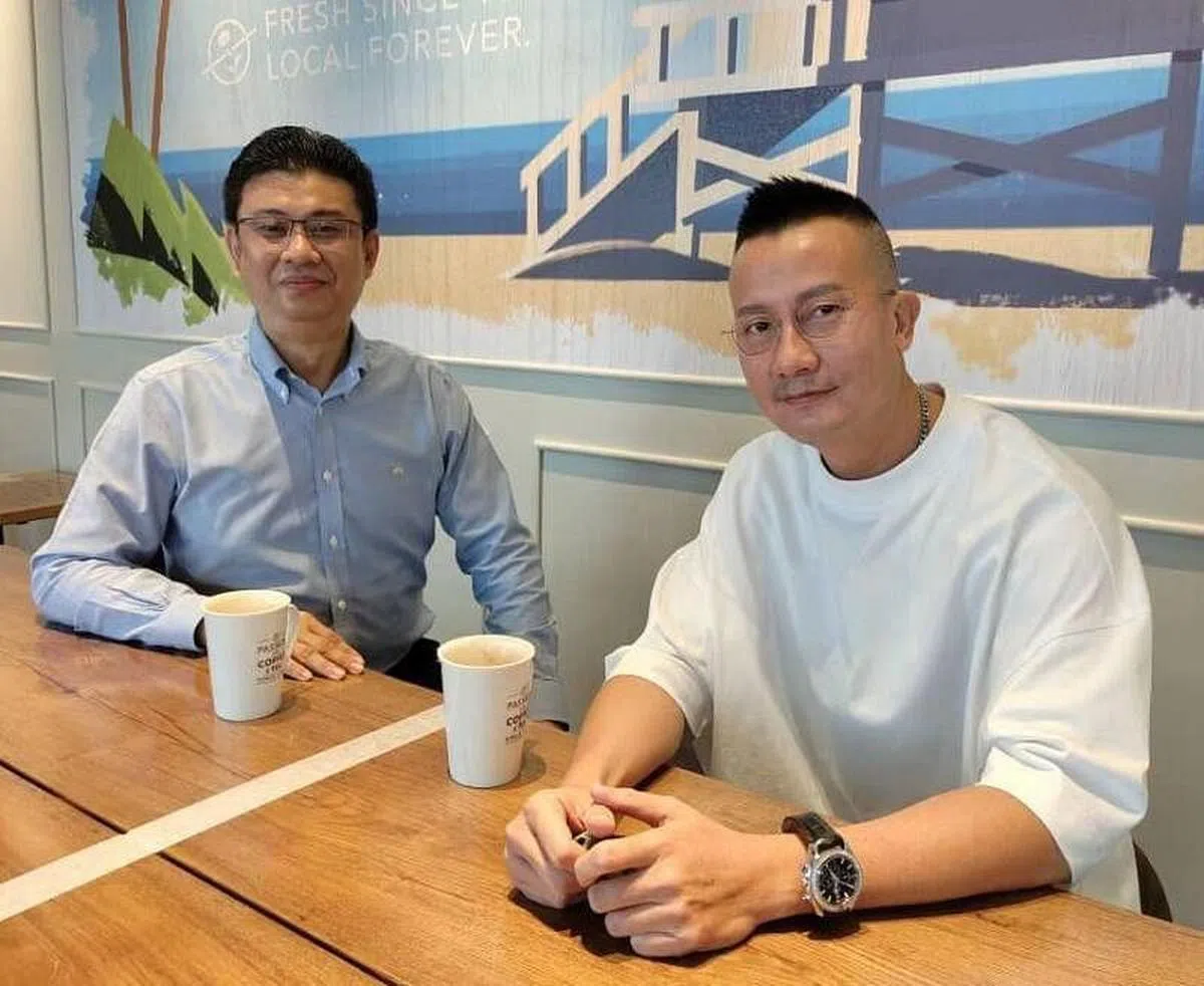 陈汉玮与马国柔佛州士都兰区州议员曾茄恩。（受访者提供）