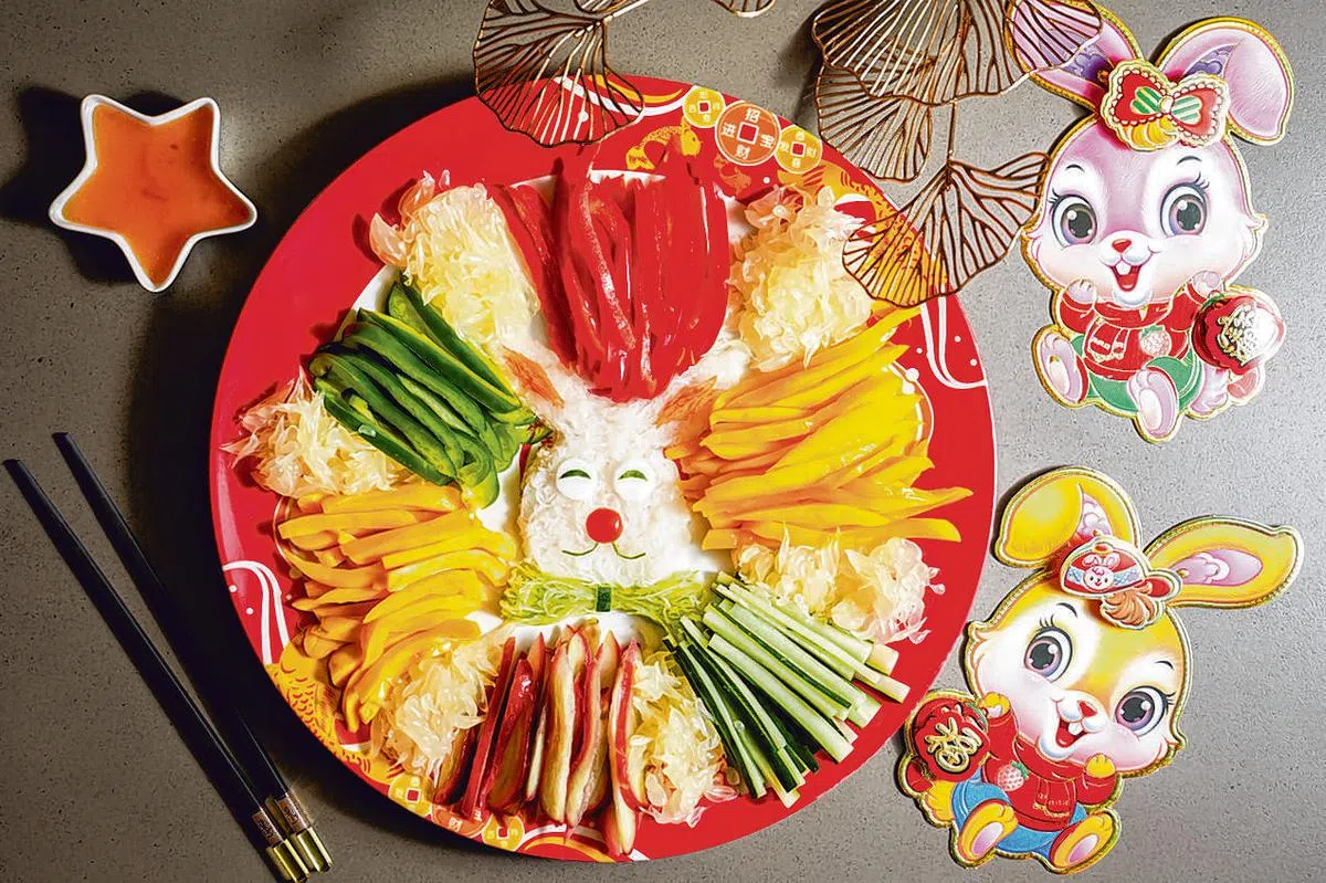 宏兔大展蔬果鱼生，关键在于酱料的调制，入口酸甜适中。