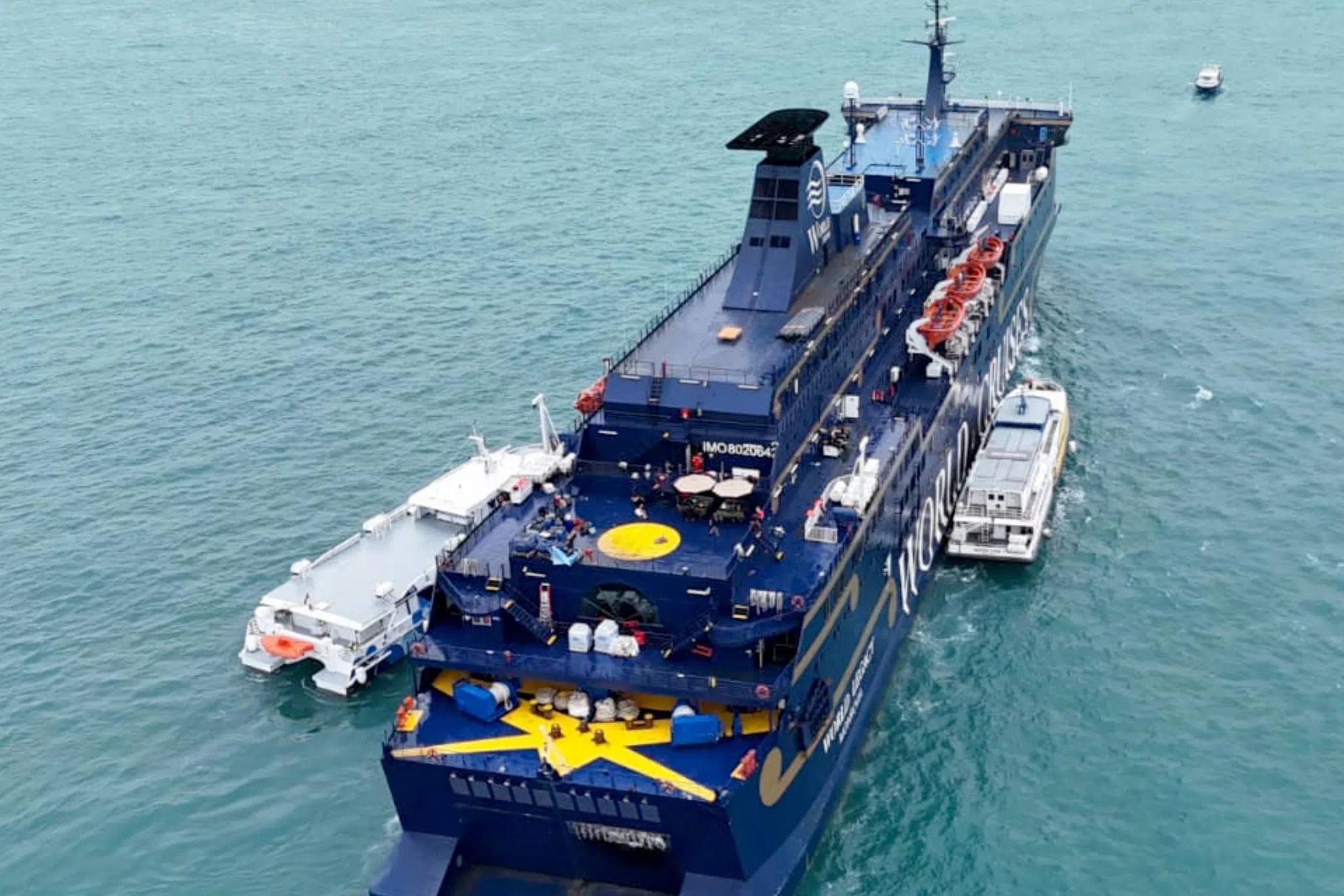 初步调查显示，火患发生在游轮第九层的休息室区域。（新加坡海事及港务管理局提供）