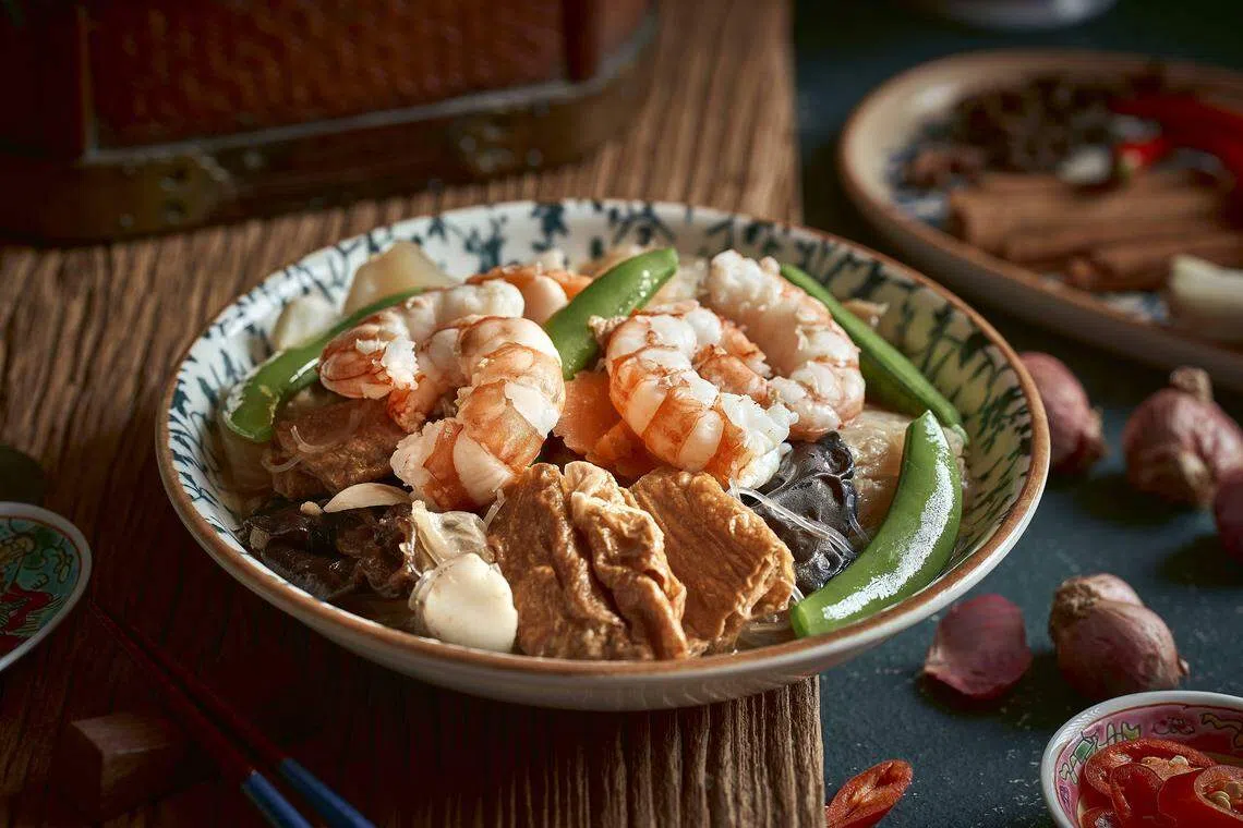 Indocafe Peranakan Dining的经典娘惹杂菜。（餐馆提供）