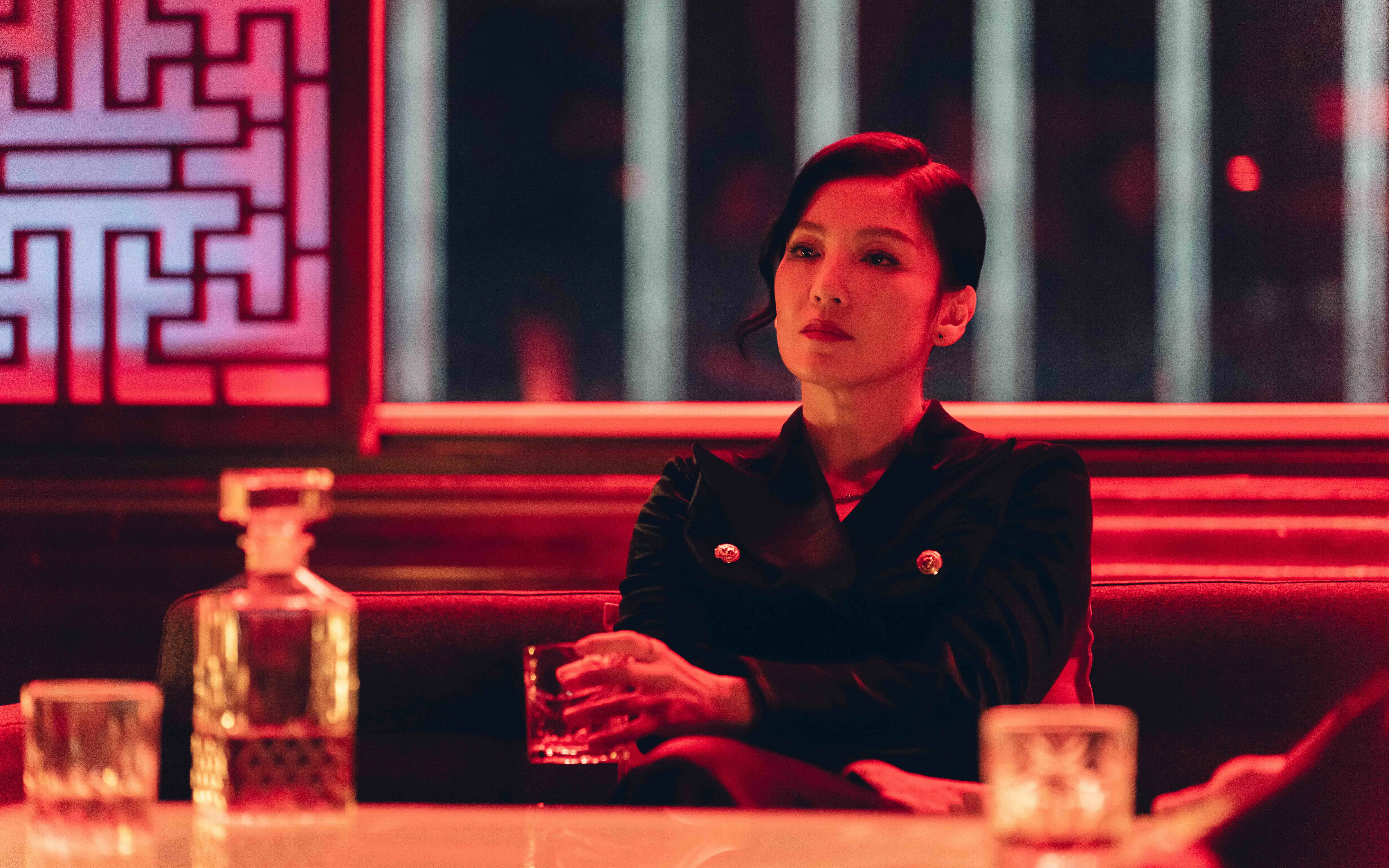 林熙蕾饰演“大姐大”，狠劲摆得太刻意。（Netflix提供）