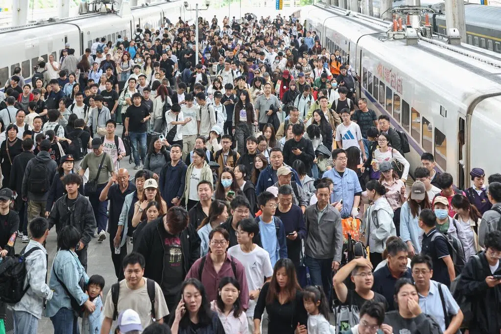 中国国庆假期首日 铁路旅客发送量创单日新高
