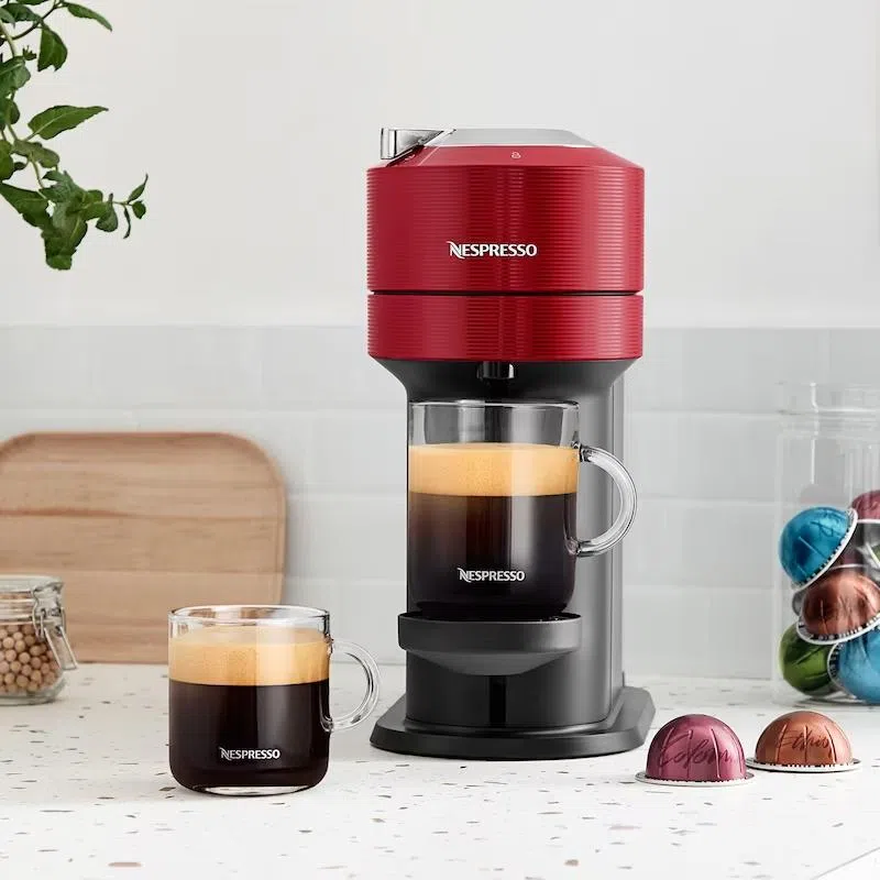 Nespresso Vertuo Next内置咖啡胶囊垃圾箱，不必每喝一杯就得清空用过的咖啡胶囊。（商家提供）
