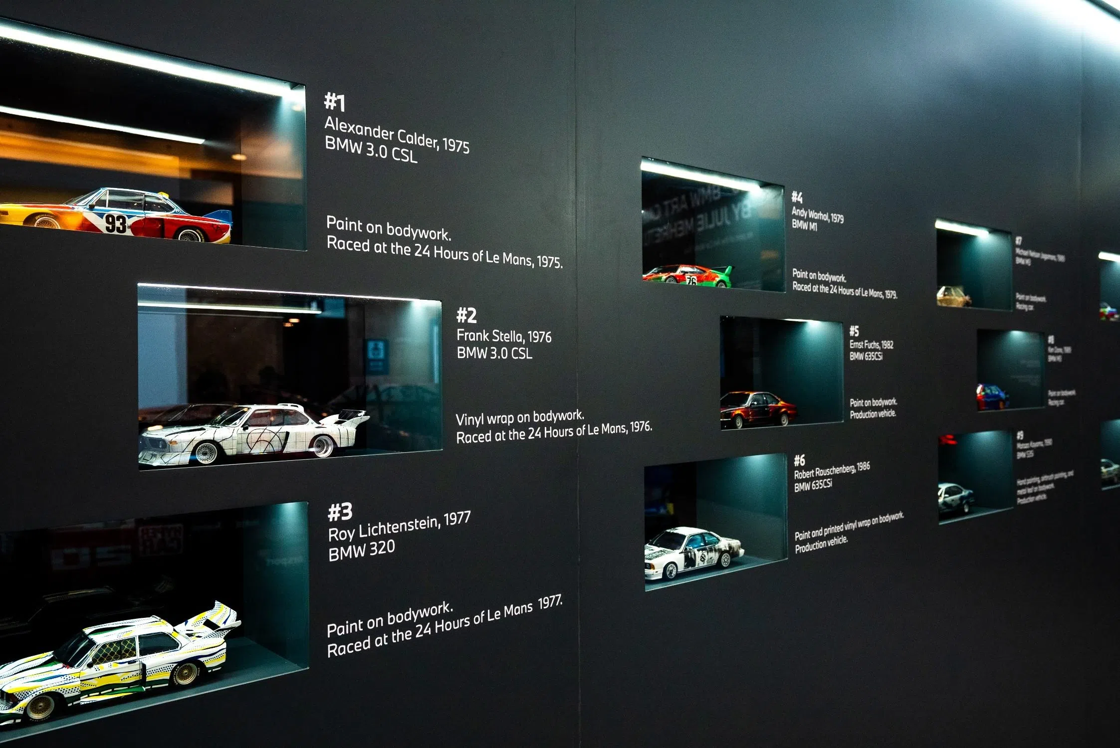 2025年巴塞尔艺术展香港展会展示过去的微型宝马艺术车。（BMW提供）