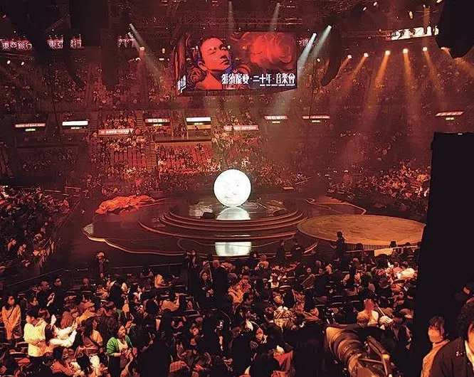 《继续宠爱．二十年．音乐会》在红馆举行。（互联网）