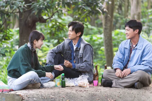 安心亚（左起）、锺承翰和许孟哲在剧中有一段三角恋。（互联网）