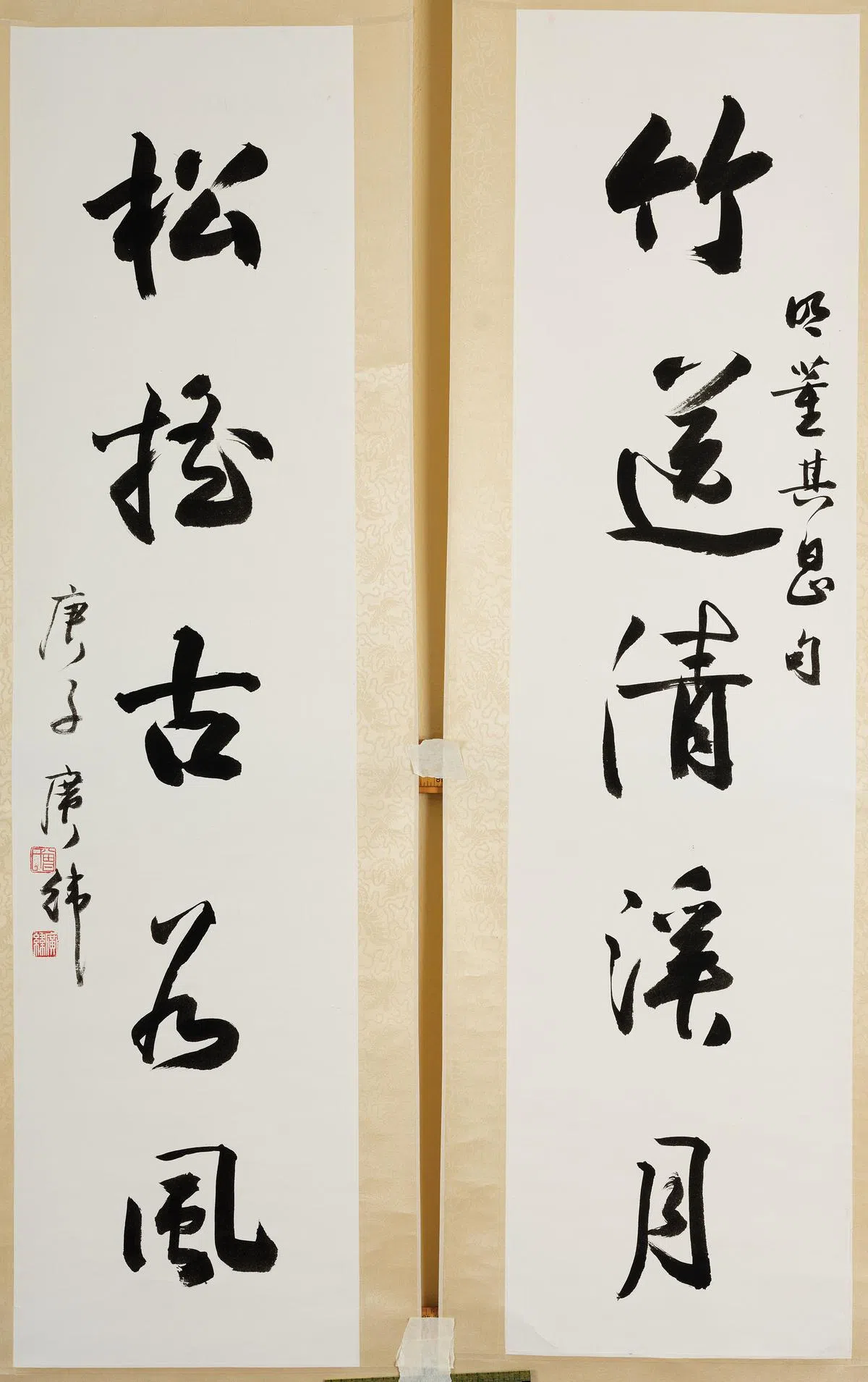 曾广纬写明董其昌句：竹送清溪月，松摇古谷风（受访者提供）。
