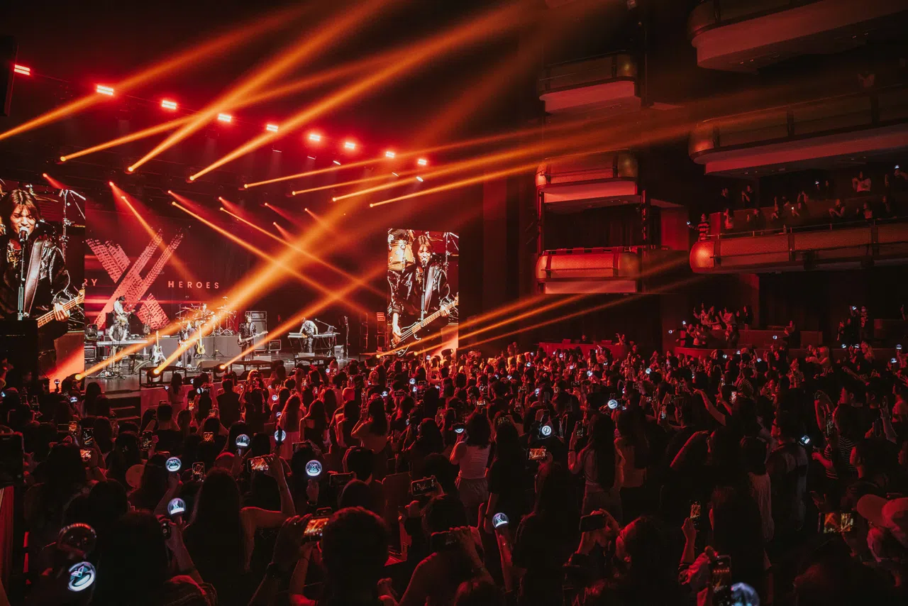 粉丝热情高涨，不仅全程站立，还不时担起“主唱”的任务。（CK Star Entertainment提供）