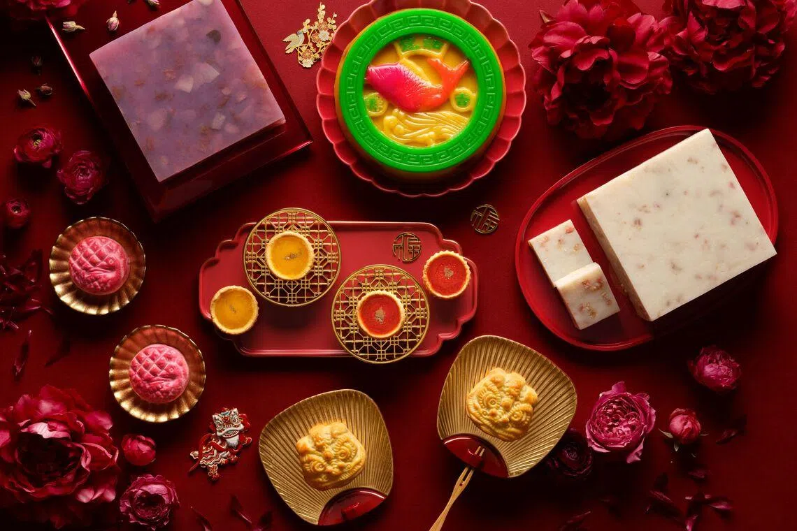 酒店推出两款年糕挞、桂圆红枣酥、醒狮凤梨酥、桂花糕、萝卜糕和马蹄糕，适合馈赠新友。（酒店提供）