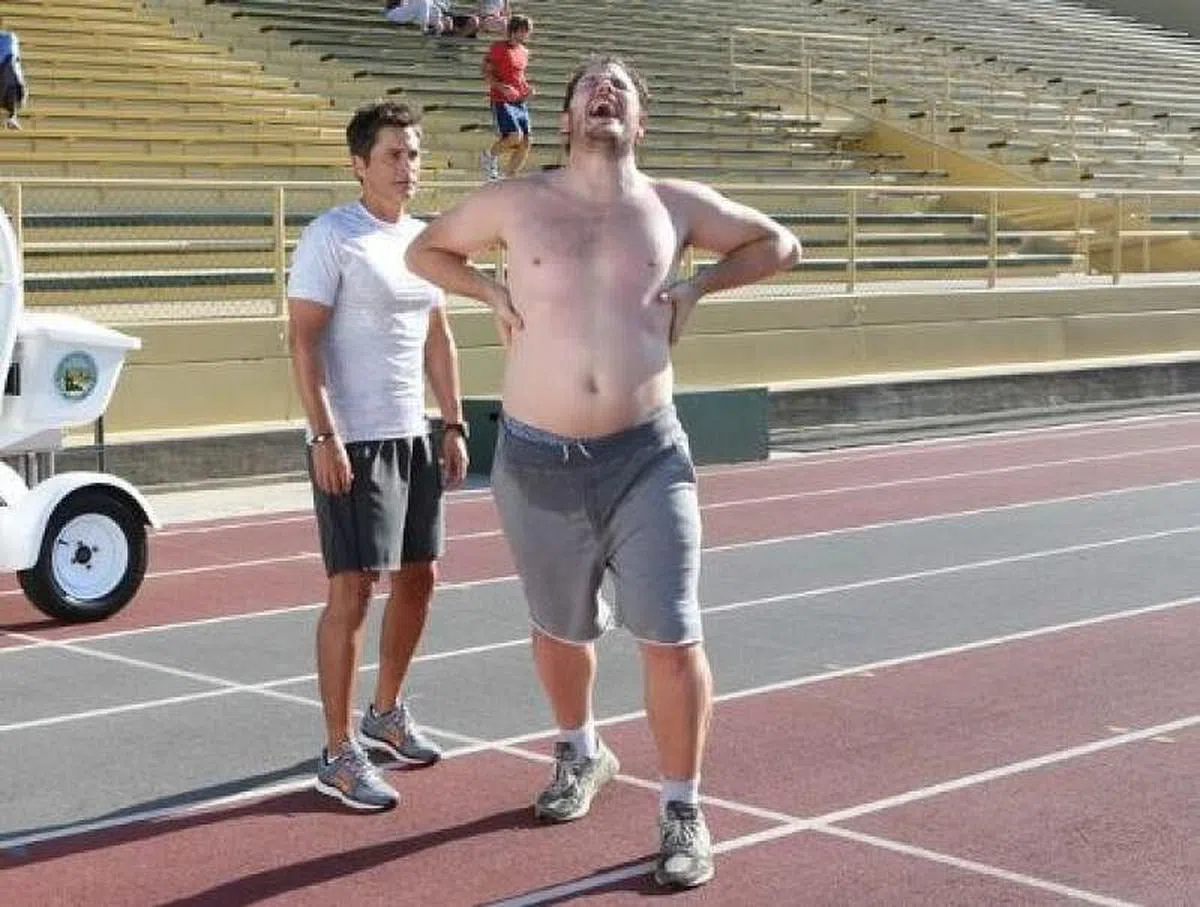 帕拉特（右）增胖演出美剧《公园与游憩》。（互联网）