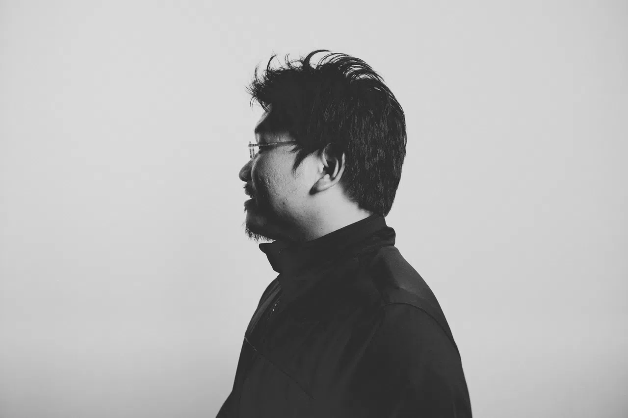 新加坡设计师黄元顺在上海创办“LOST”杂志。（受访者提供）