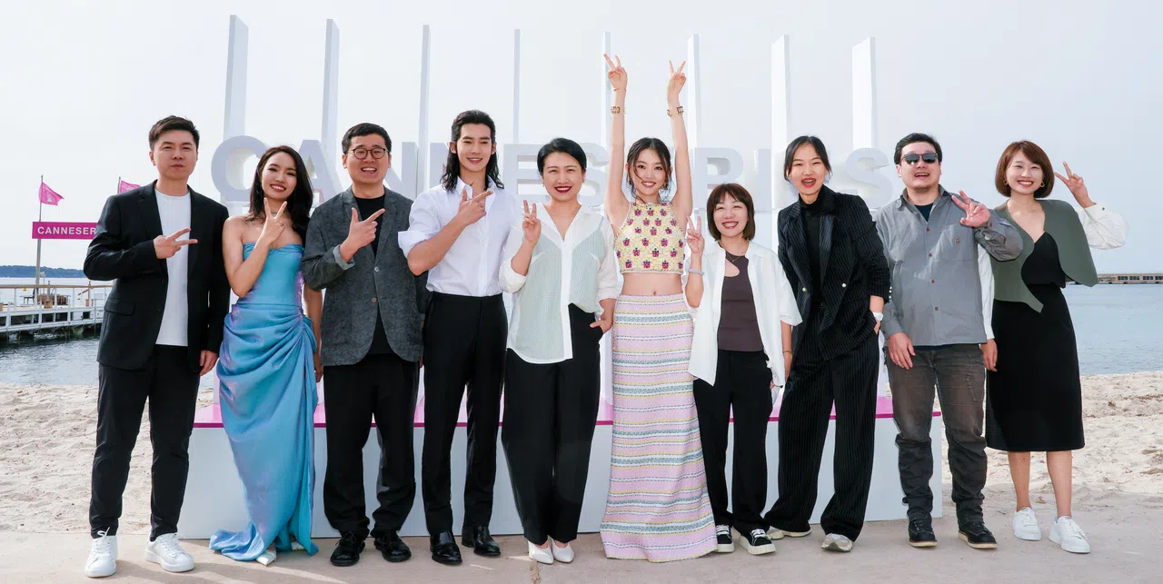 《我的阿勒泰》演员和团队4月7日于康城出席国际首映活动。（取自迷你剧我的阿勒泰微博）