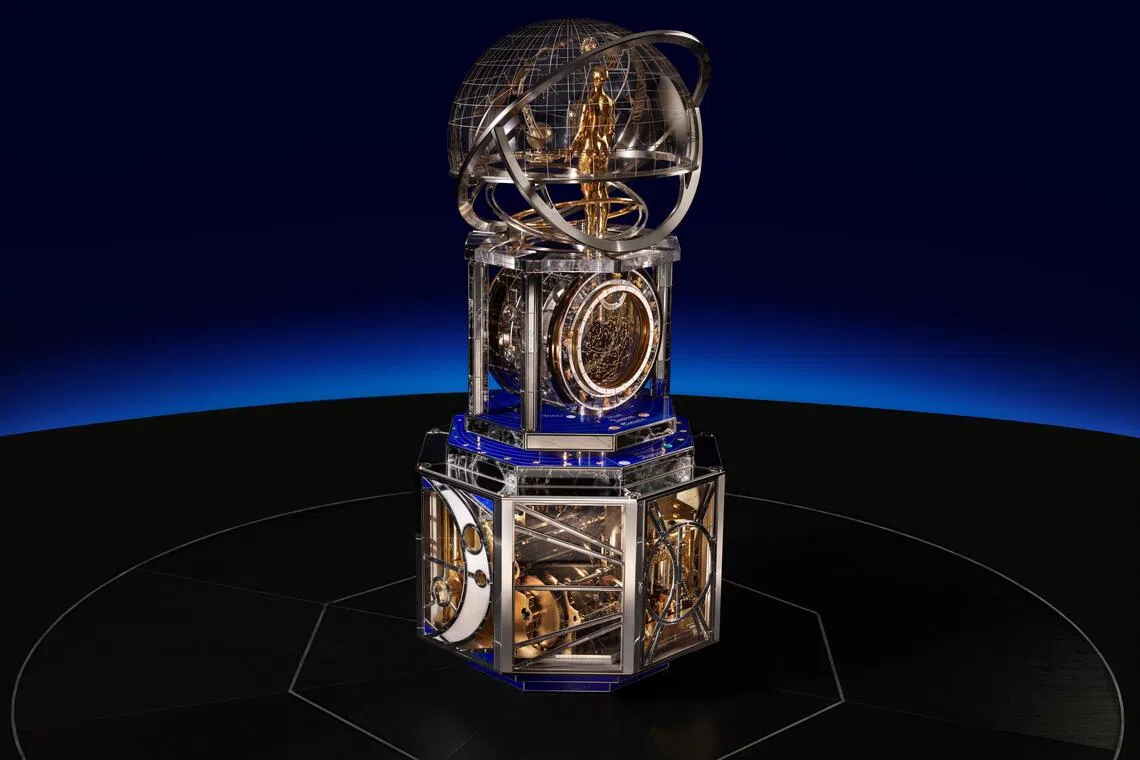 La Quête du Temps寻迹时光座钟高逾1米、重约250公斤，历经七年研发。（江诗丹顿提供）