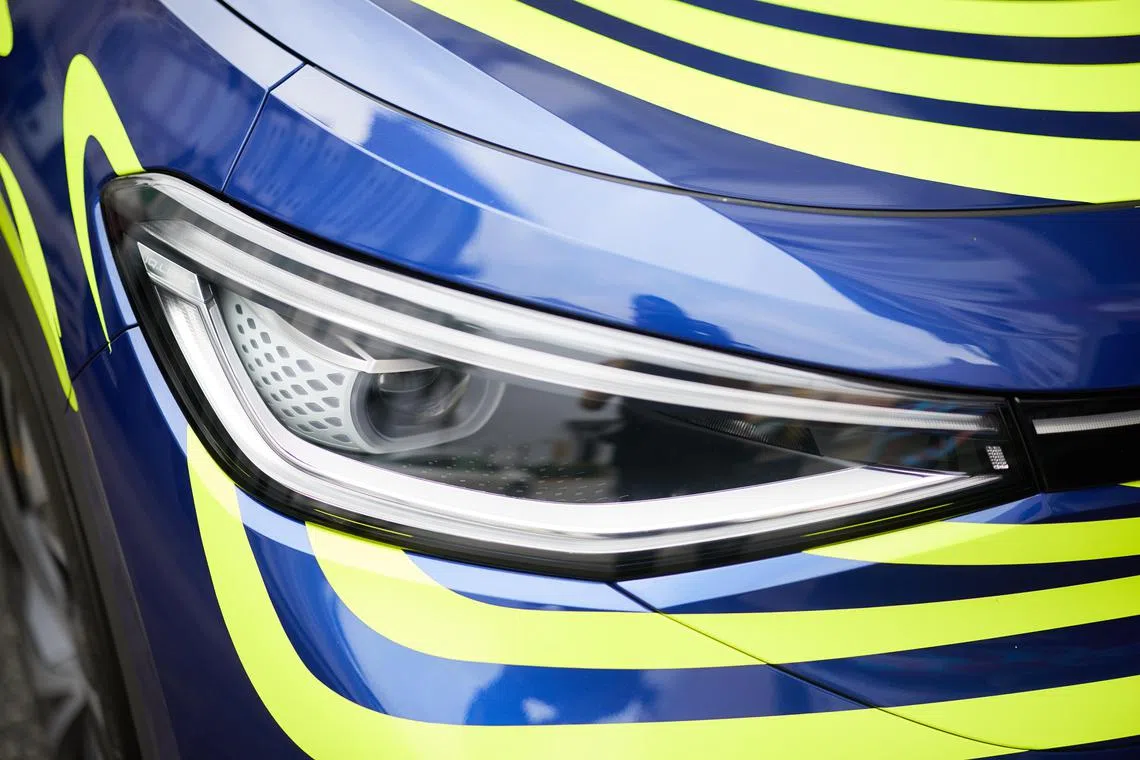 当身带钥匙接近车子时，其传感器可以让车头大灯以微妙但独特的“转眼”方式迎宾。（车商提供）