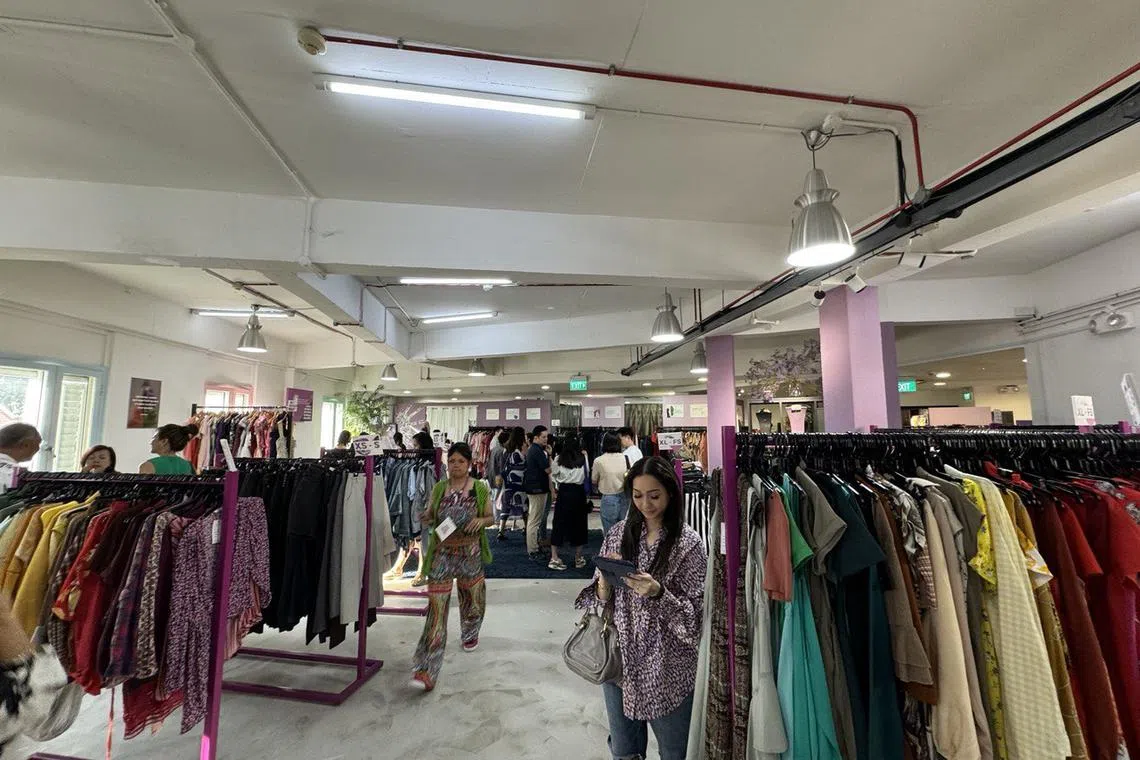 循环时装中心聚首的业者包括The Fashion Pulpit、Huntstreet和ReStore等。（蔡玮谦摄）