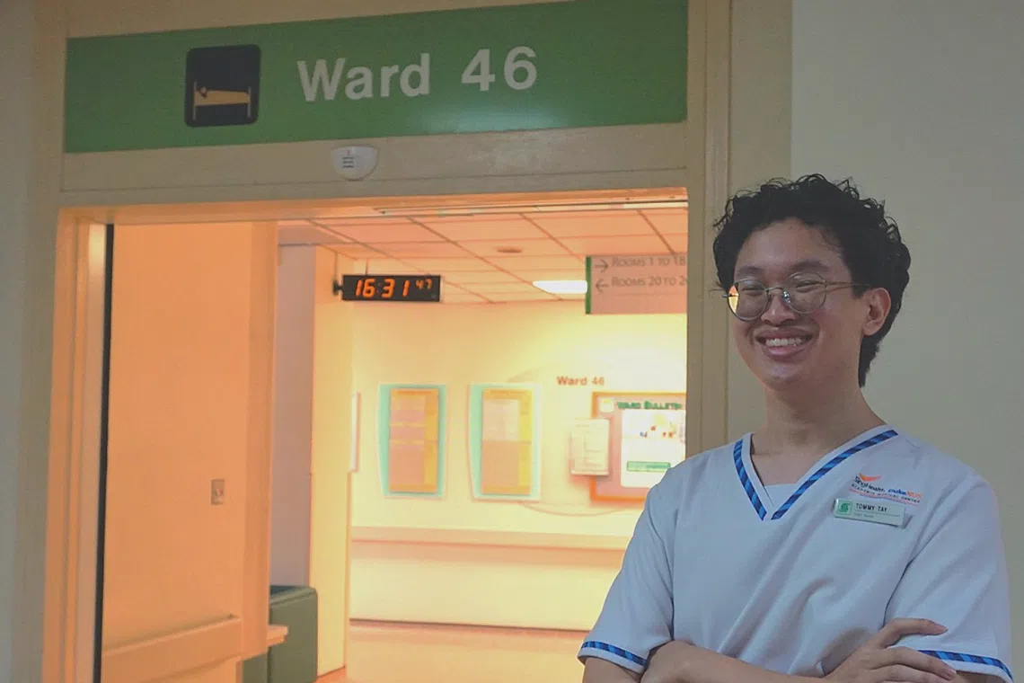 戴溢江说，起初最反对他当护士的爸爸，现在是他最坚定的支持者。（受访者提供）