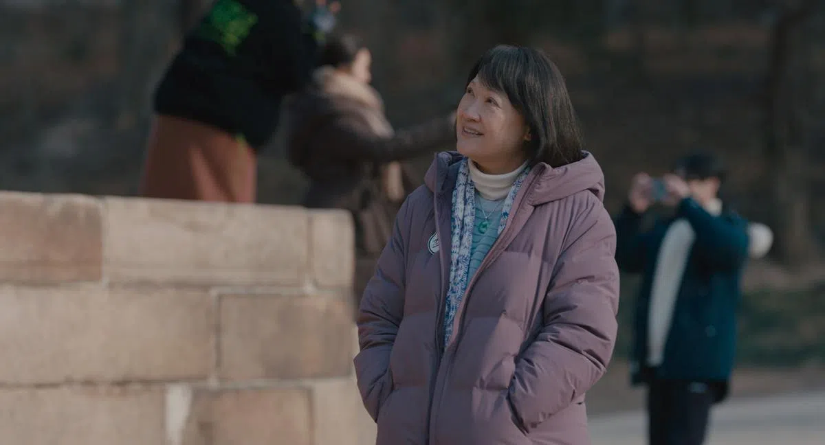 洪慧芳说冬天拍摄最难的是天气冷到脸部僵硬。（嘉华院线）